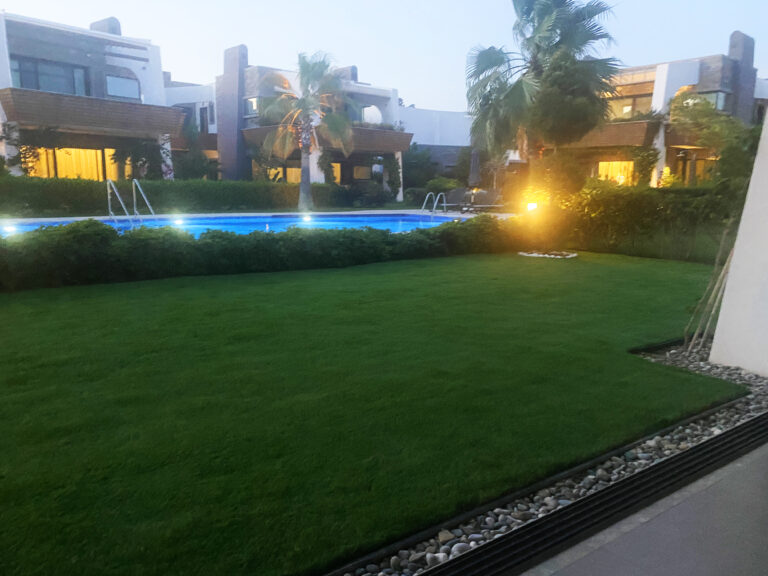 Havuz Kenarı Çim Halı