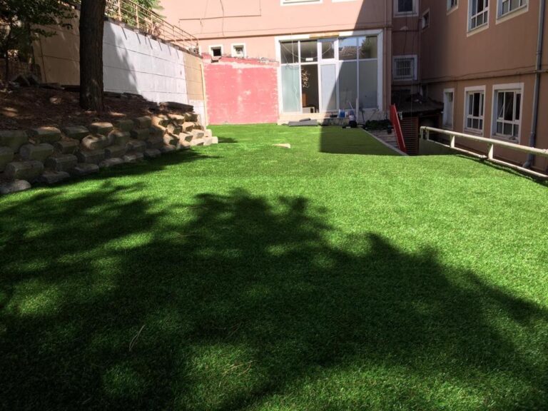 İzmir Anaokulu Çim Halı